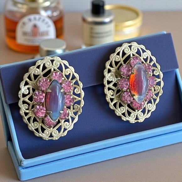 Vintage Dragon Breath Rhinestone Earrings Gold Tone Filigree Screwback Art Glass - Picture 1 of 15